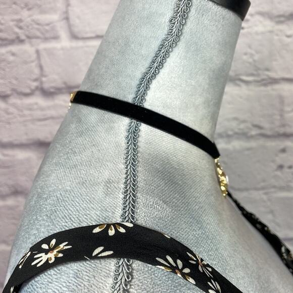 Handmade Upcycled cameo pendant choker necklace - Picture 3 of 6